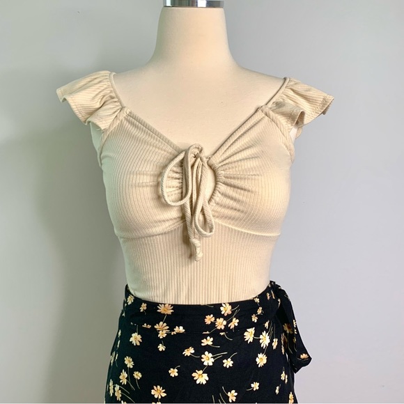 Sweetheart Ruffle Front Tie Crop Blouse - Picture 9 of 13